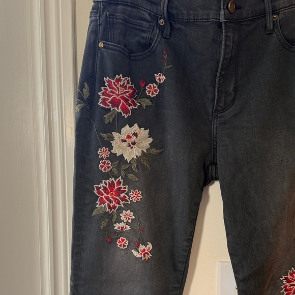 EUC DRIFTWOOD Black Skinny Jeans with Floral Embroidery - Picture 6 of 8